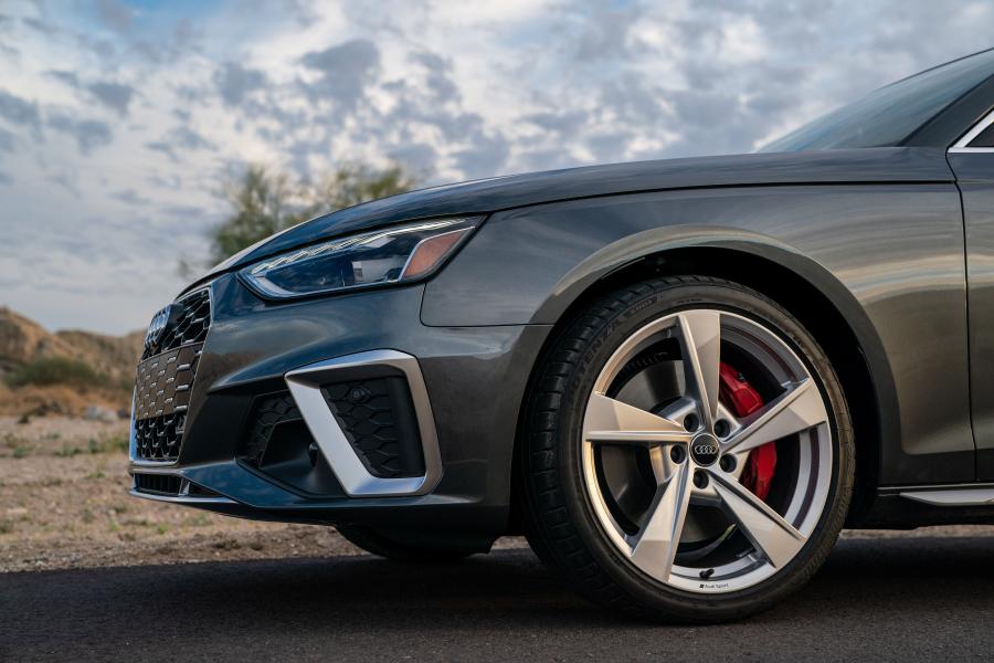Детали экстерьера Audi S4 Sedan TFSI (B9) 2020 года  (NA) (фото 18 из 54)